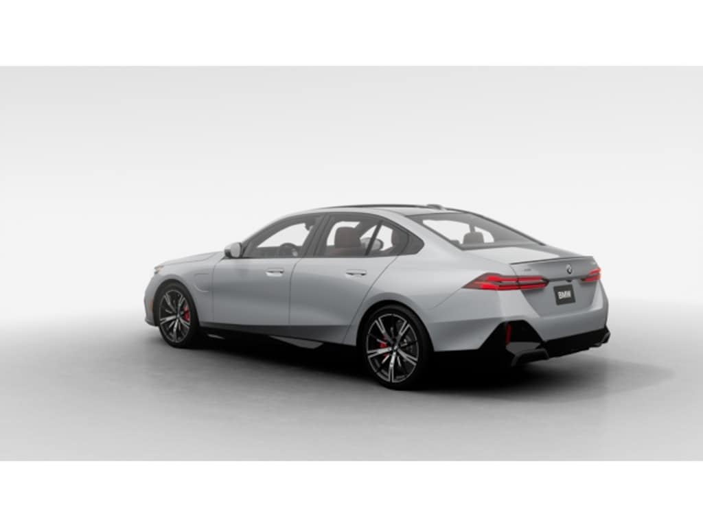 New 2026 BMW 550e xDrive Sedan