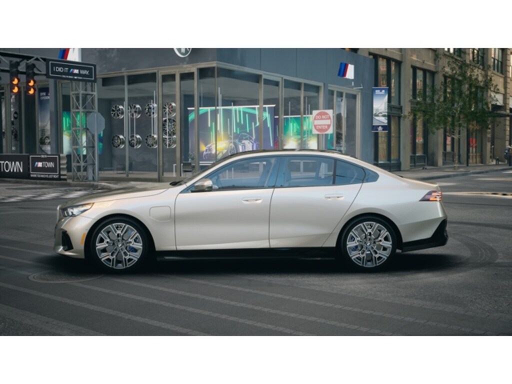 New 2026 BMW 550e xDrive Sedan