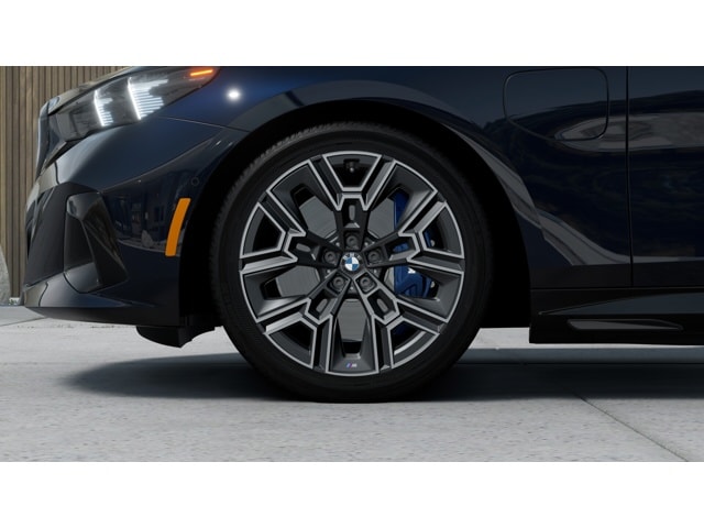 2027 BMW 5 Series 550e - Photo 25