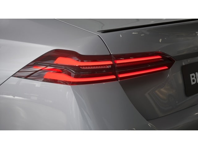 2027 BMW 5 Series 530i - Photo 39
