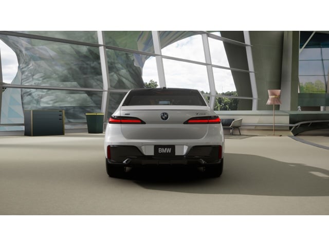 2026 BMW 7 Series 750e - Photo 32