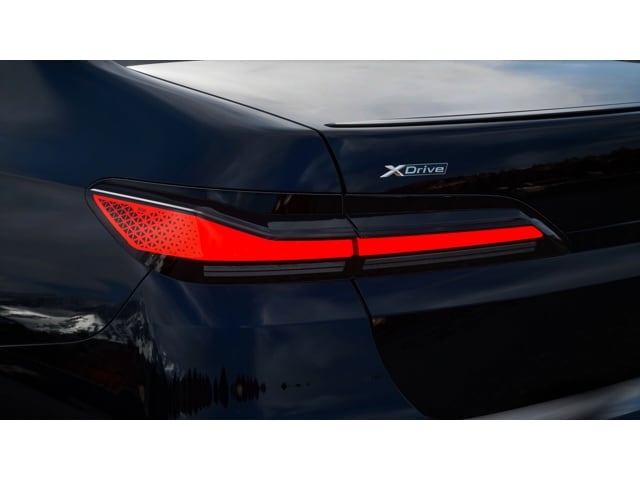2026 BMW 7 Series 750e - Photo 45