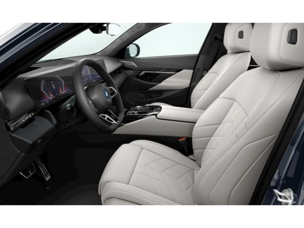 New 2026 BMW 550e xDrive Sedan