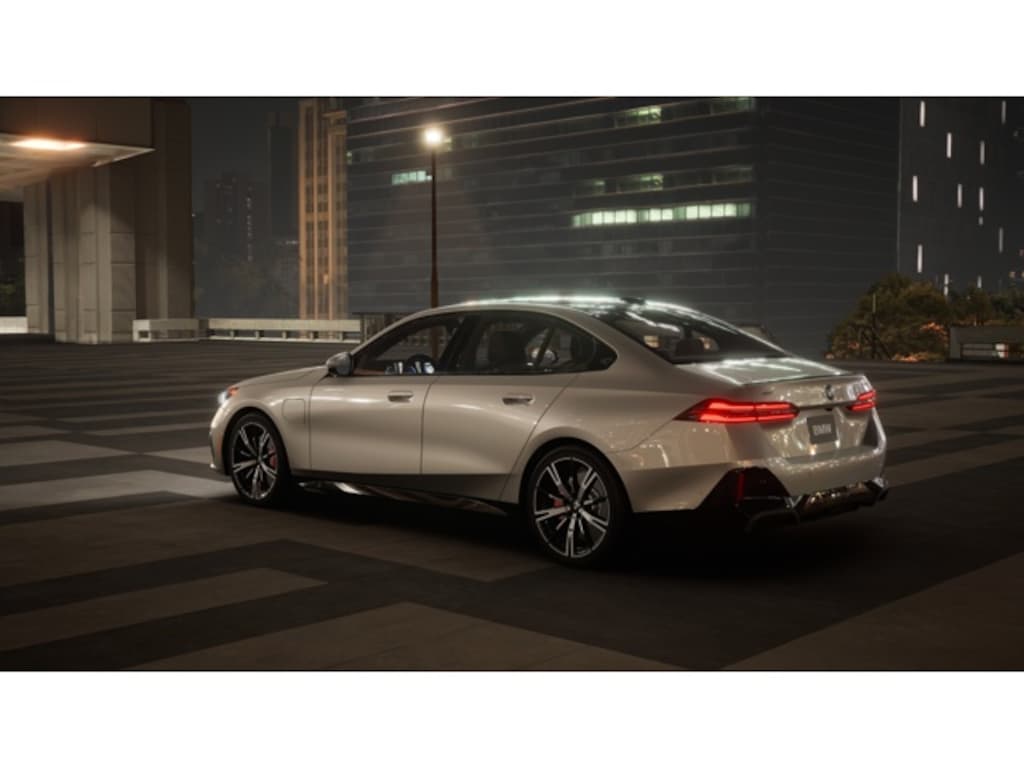 New 2026 BMW 550e xDrive Sedan