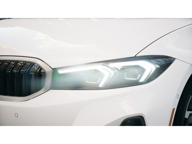 2025 BMW 3 Series 330i - Photo 6