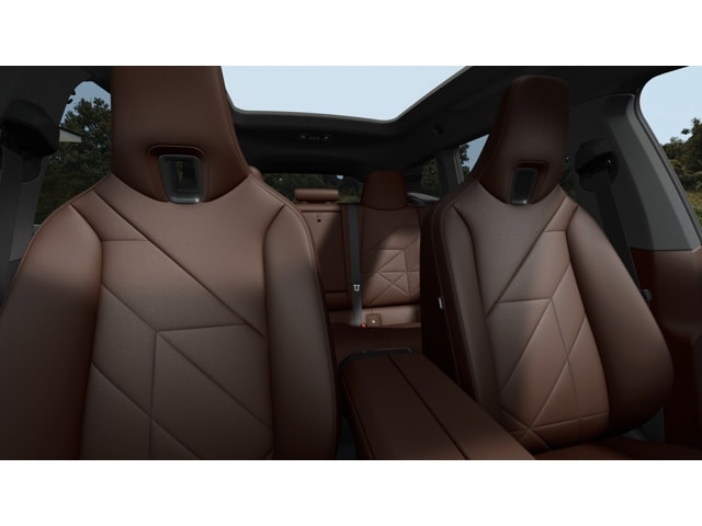 2026 BMW 5 Series 550e - Photo 32