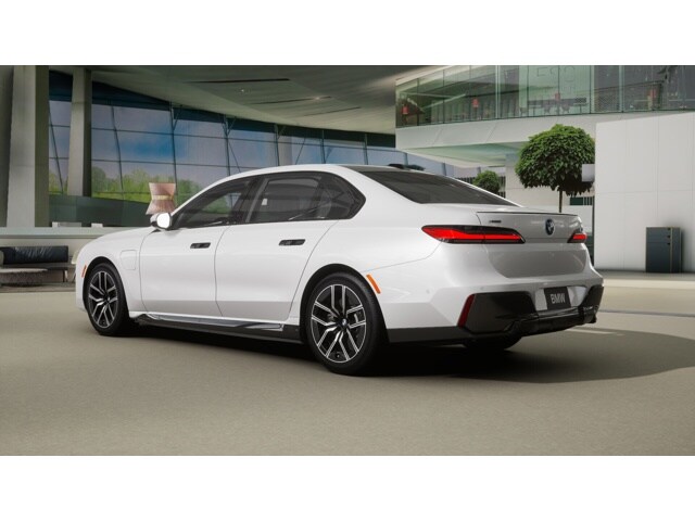 2026 Bmw 750e photo 2