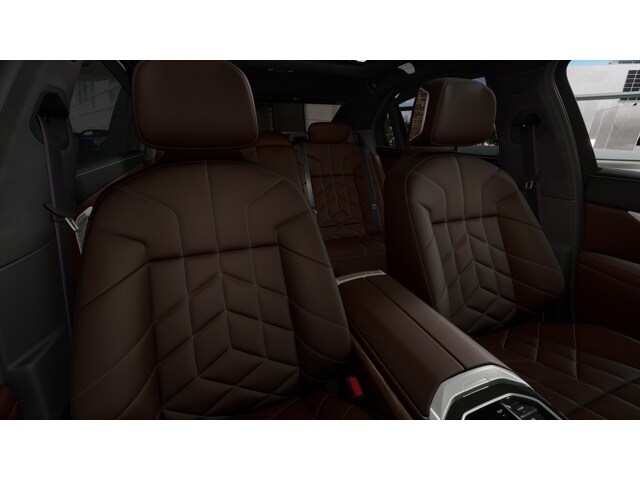 2025 BMW 7 Series 750e - Photo 27
