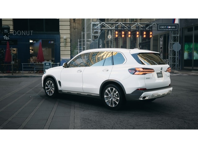 Used 2025 BMW X5 40i with VIN 5UX23EU04S9Z44615 for sale in Waterbury, CT