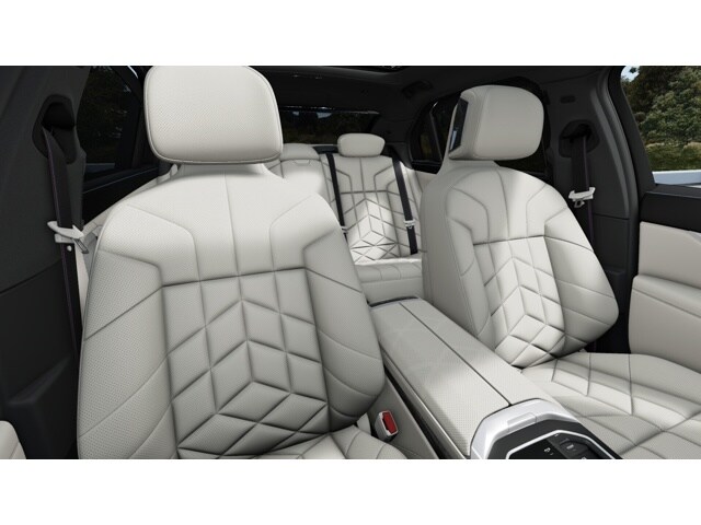 2025 BMW 7 Series 750e - Photo 42