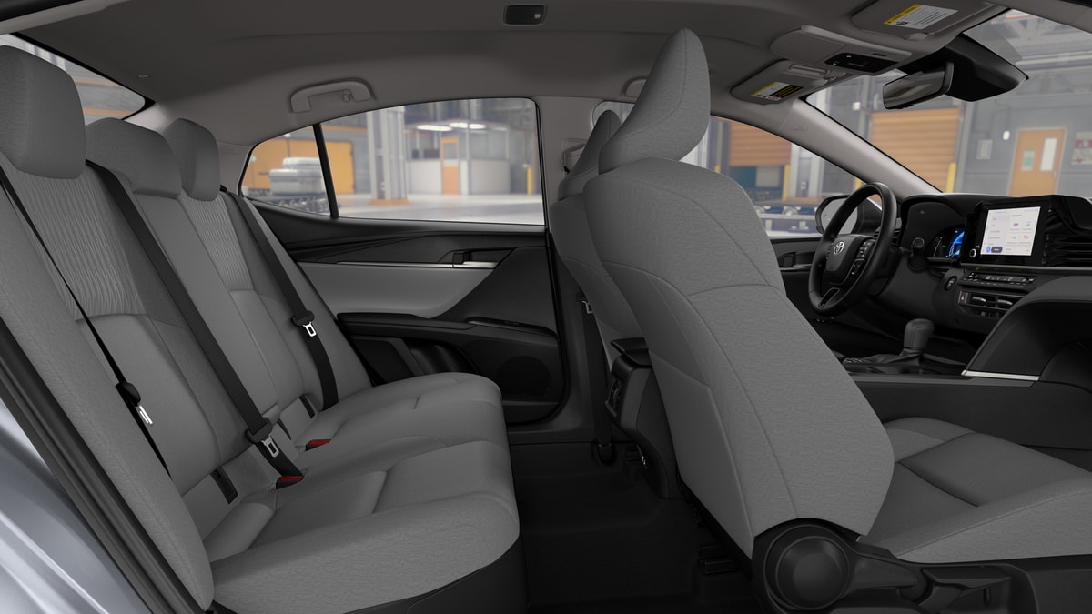 2024 Toyota RAV4 XLE - Photo 32