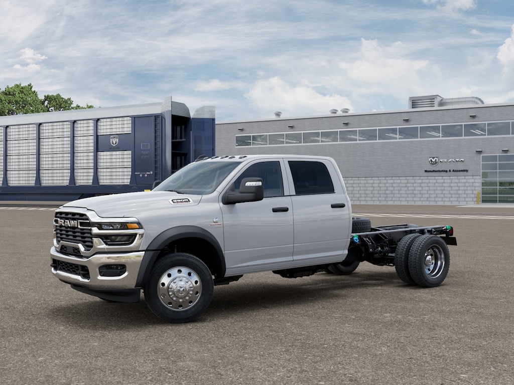 New 2026 Ram 5500 Chassis Cab TRADESMAN CREW 4X4 60' CA Pickup