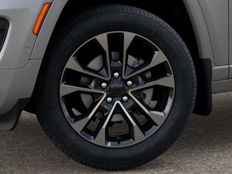 2025 Jeep Grand Cherokee Overland photo 3