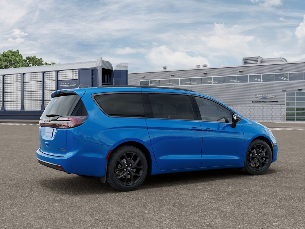 New 2026 Chrysler Pacifica LIMITED AWD Passenger Van