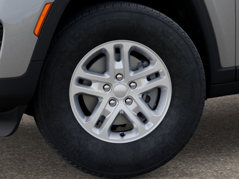 2025 Jeep Grand Cherokee Laredo photo 2