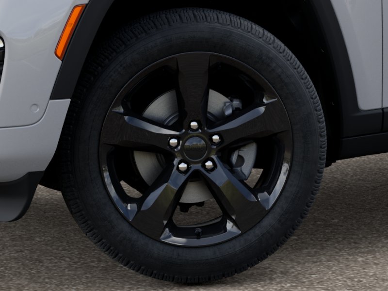 2025 Jeep Grand Cherokee Limited photo 3