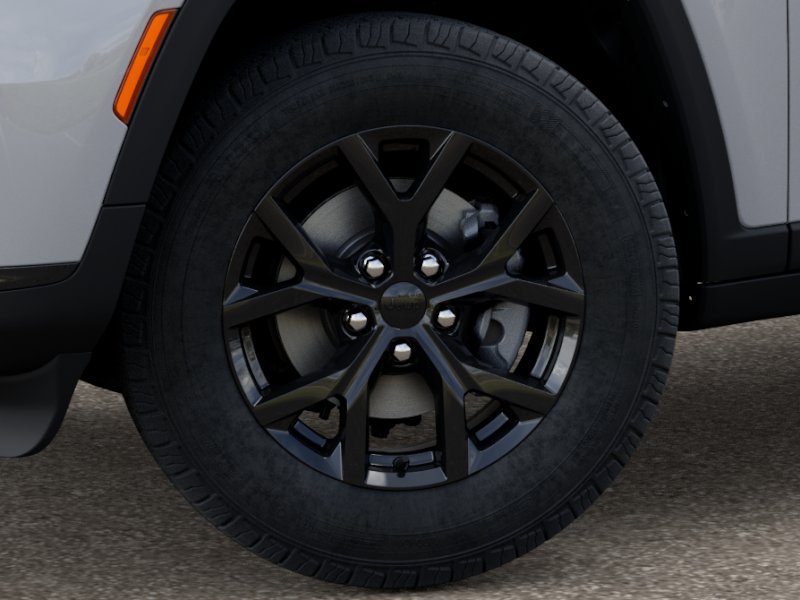 2025 Jeep Grand Cherokee Laredo Altitude photo 3