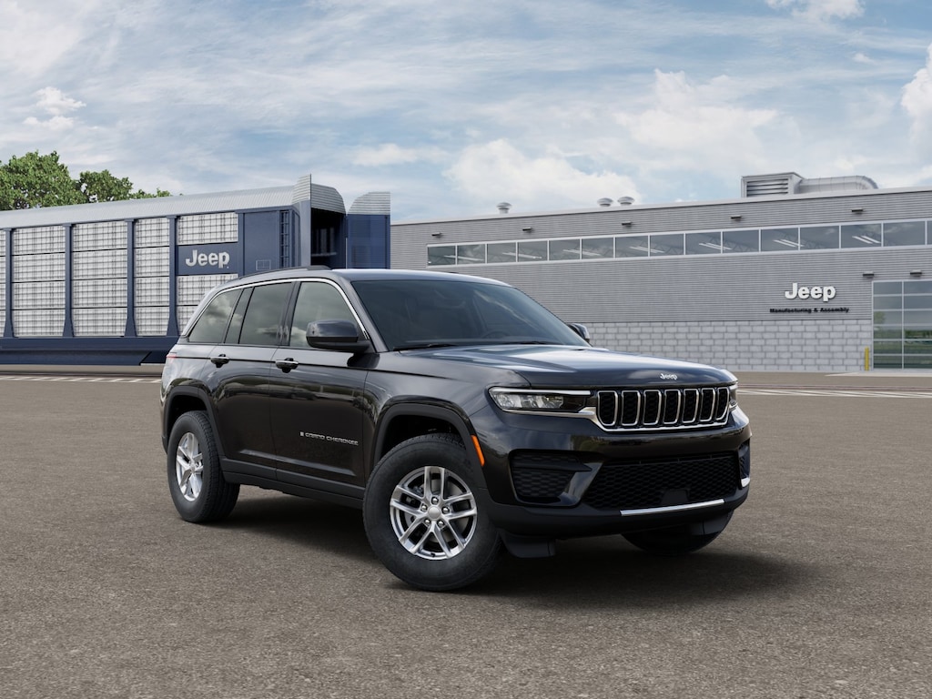 2025 Jeep Grand Cherokee Laredo photo 3