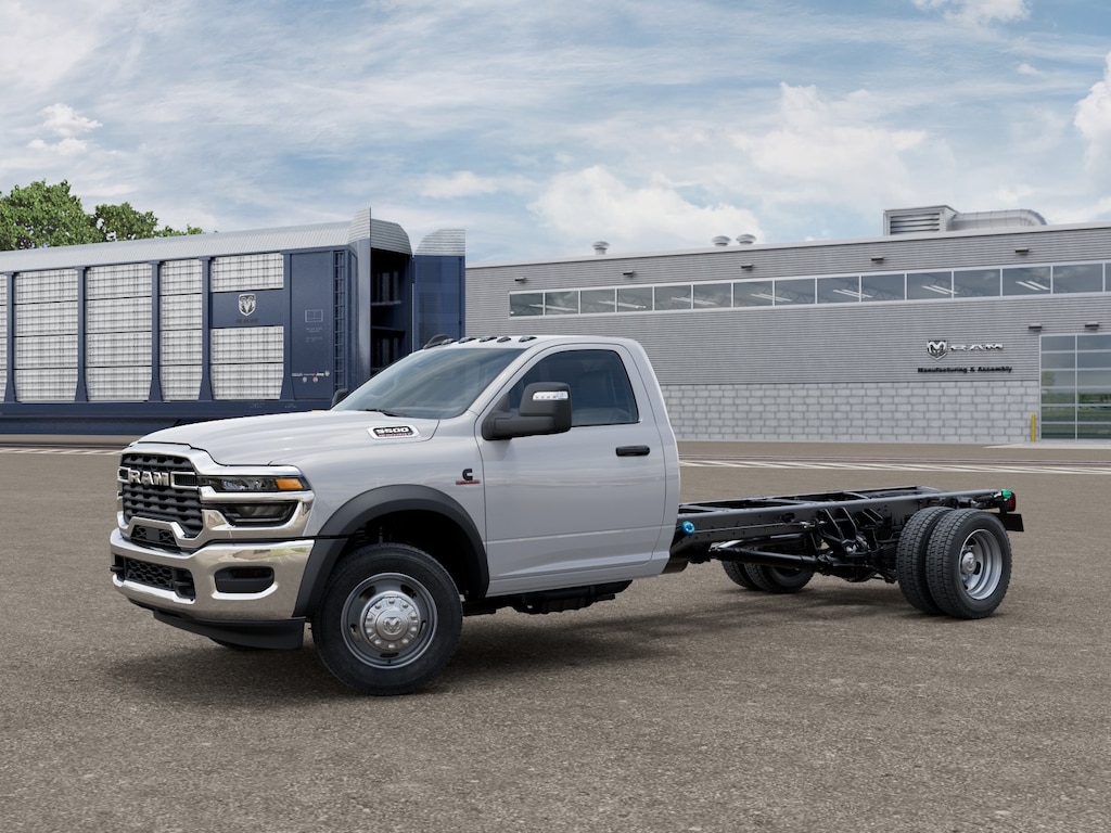 New 2026 Ram 5500 Chassis Cab TRADESMAN REGULAR 4X4 108' CA Pickup