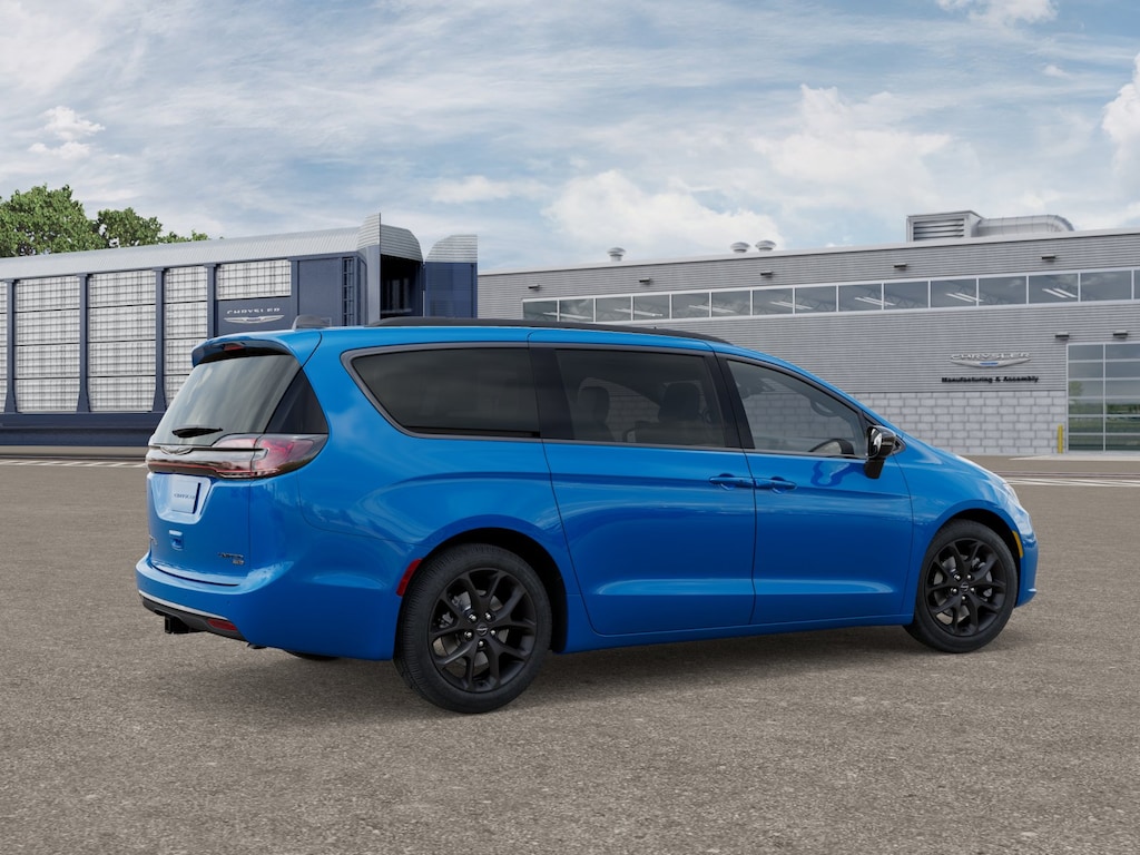 New 2026 Chrysler Pacifica LIMITED AWD Passenger Van