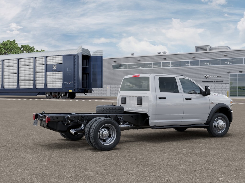 New 2026 Ram 5500 Chassis Cab TRADESMAN CREW 4X4 60' CA Pickup