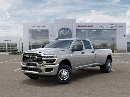 2026 Ram 3500 TRADESMAN CREW CAB 4X4 8' BOX Pickup