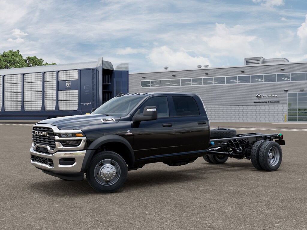 New 2026 Ram 5500 Chassis Cab TRADESMAN CREW 4X4 84' CA Pickup