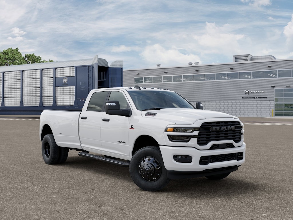 New 2026 Ram 3500 LONE STAR CREW CAB 4X4 8' BOX Pickup