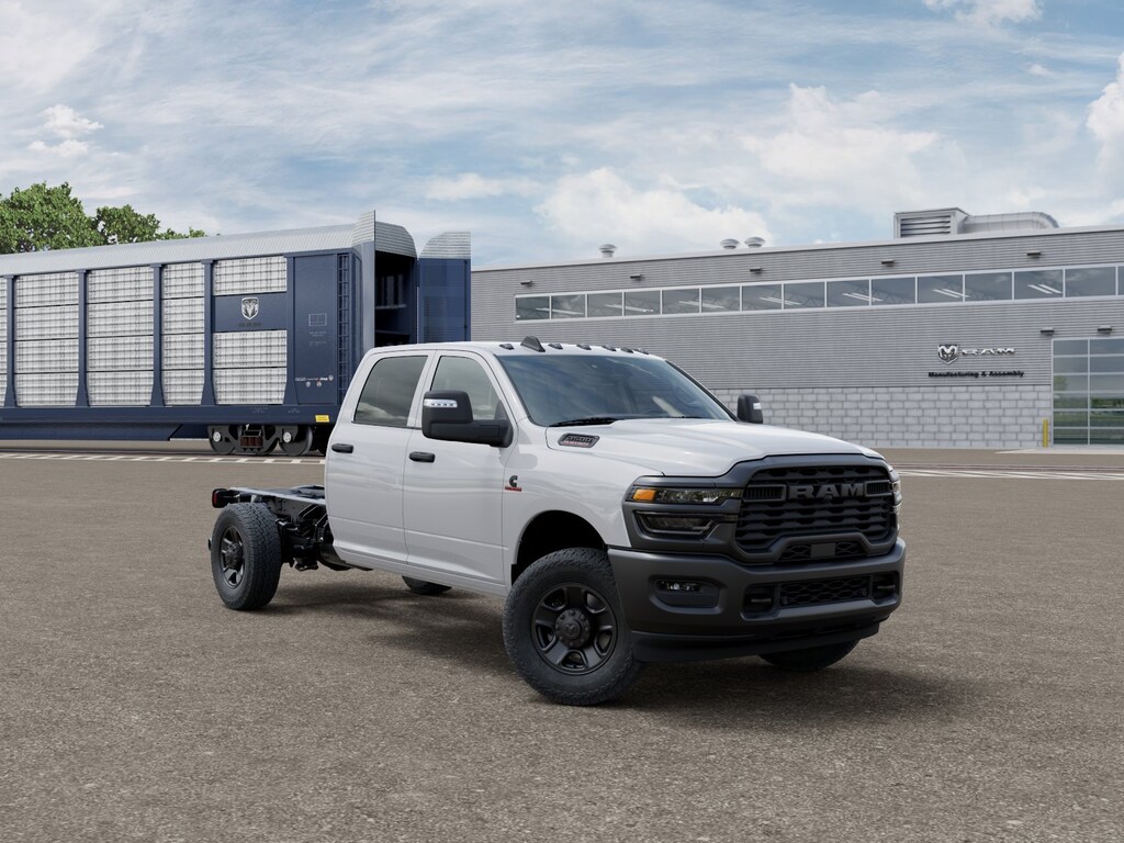 New 2026 Ram 3500 Chassis Cab TRADESMAN CREW 4X4 60' CA Pickup