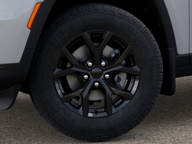 2025 Jeep Grand Cherokee Altitude photo 3