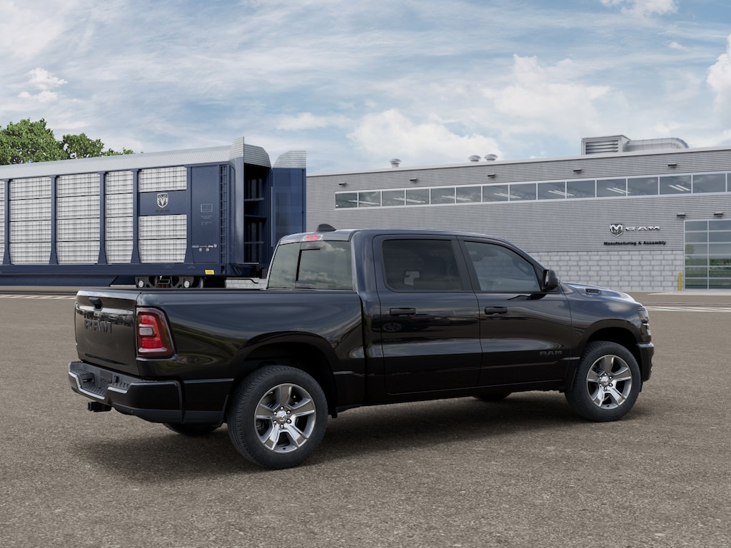New 2026 Ram 1500 EXPRESS CREW CAB 4X2 5'7 BOX Pickup