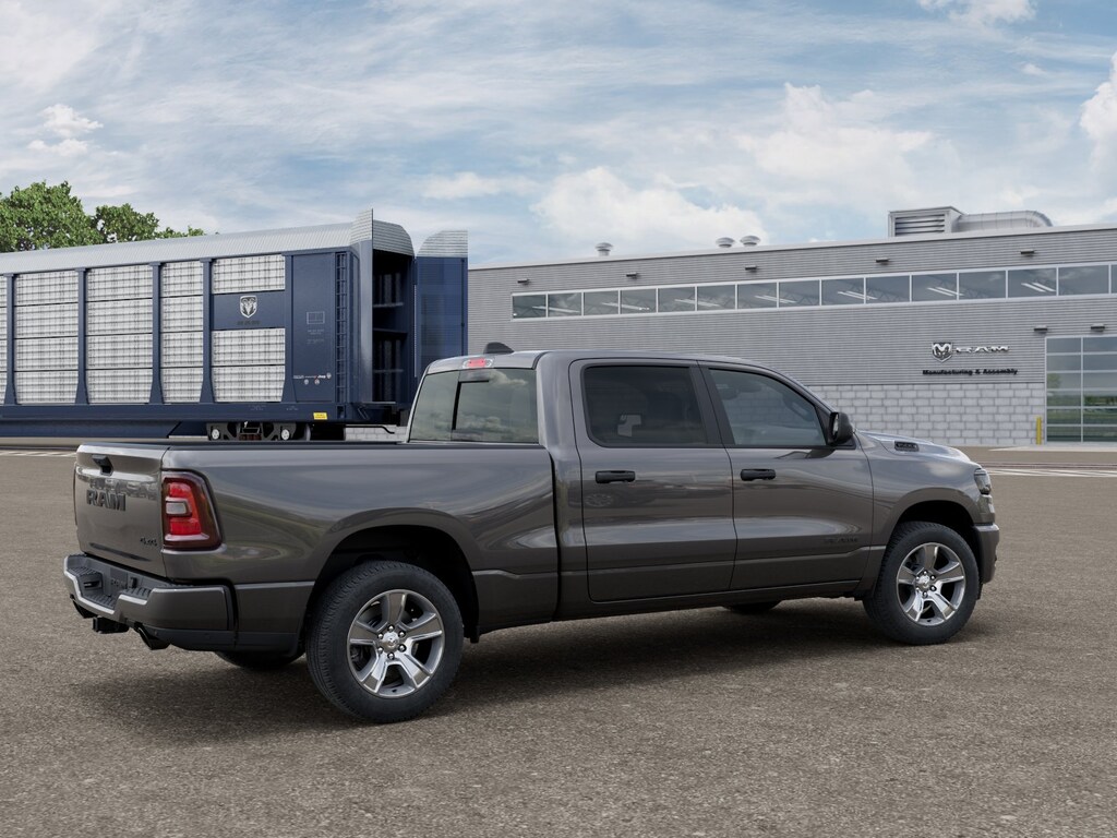 New 2026 Ram 1500 EXPRESS CREW CAB 4X4 6'4 BOX Pickup