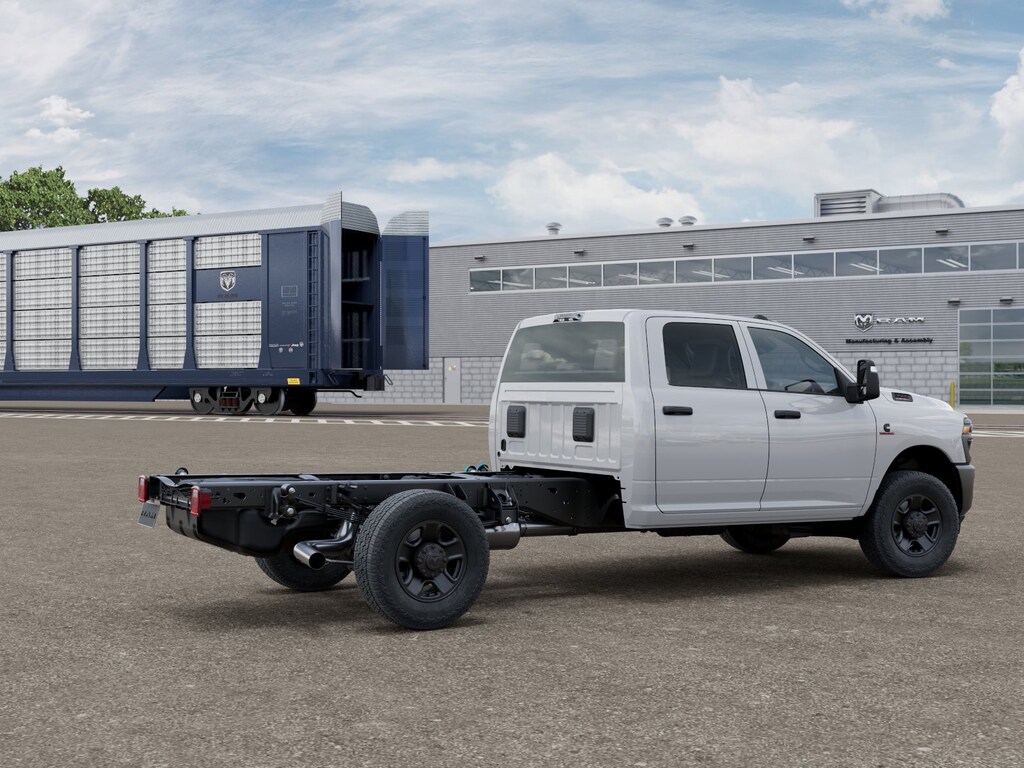 New 2026 Ram 3500 Chassis Cab TRADESMAN CREW 4X4 60' CA Pickup
