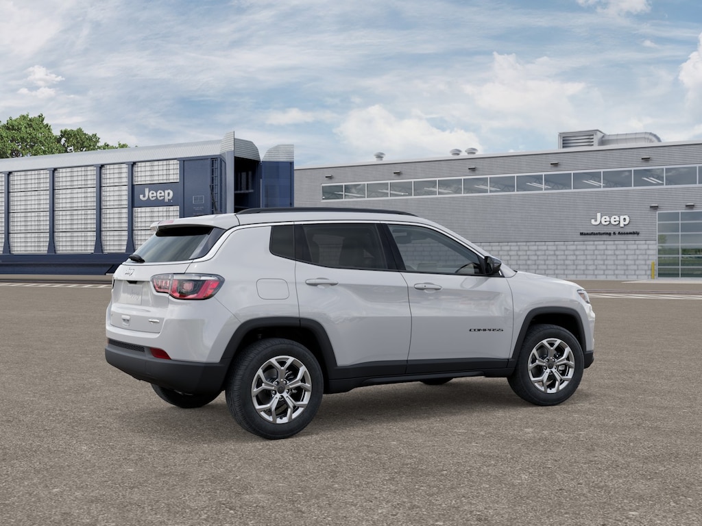 2026 Jeep Compass Latitude Sport photo 3