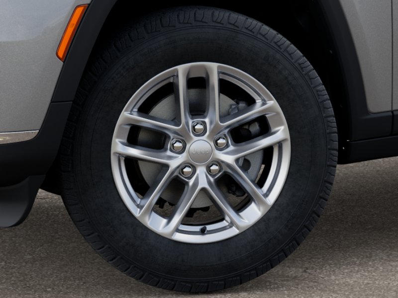 2025 Jeep Grand Cherokee Laredo photo 2