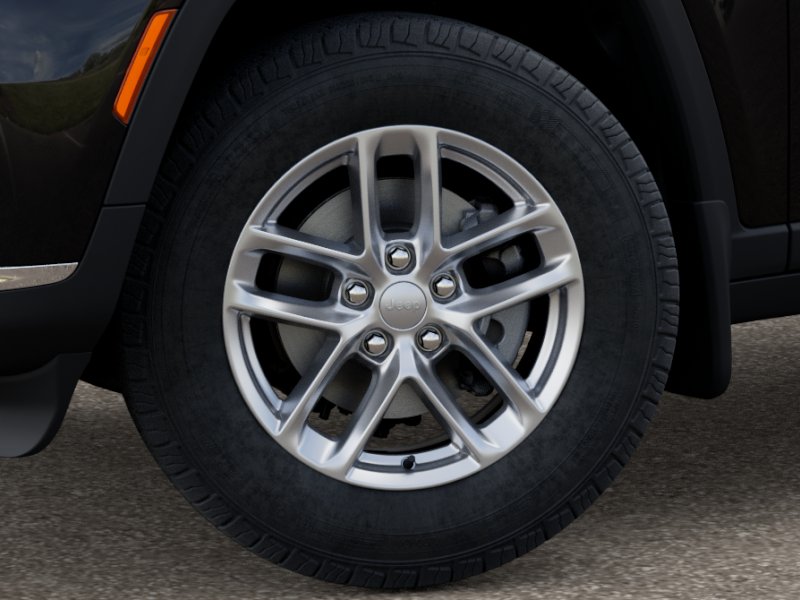 2025 Jeep Grand Cherokee Laredo photo 2