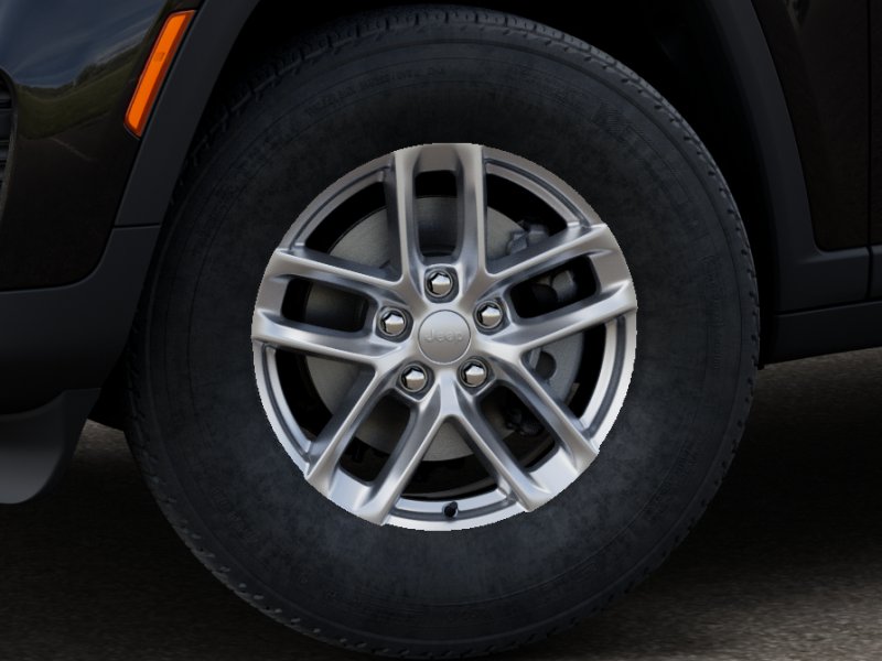 2025 Jeep Grand Cherokee Laredo photo 4