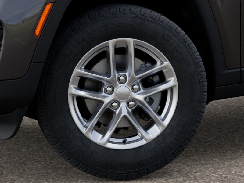 2025 Jeep Grand Cherokee Laredo X photo 3