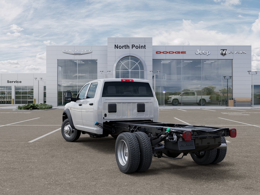 New 2026 Ram 4500 Chassis Cab TRADESMAN CREW 4X4 84' CA Crew Cab