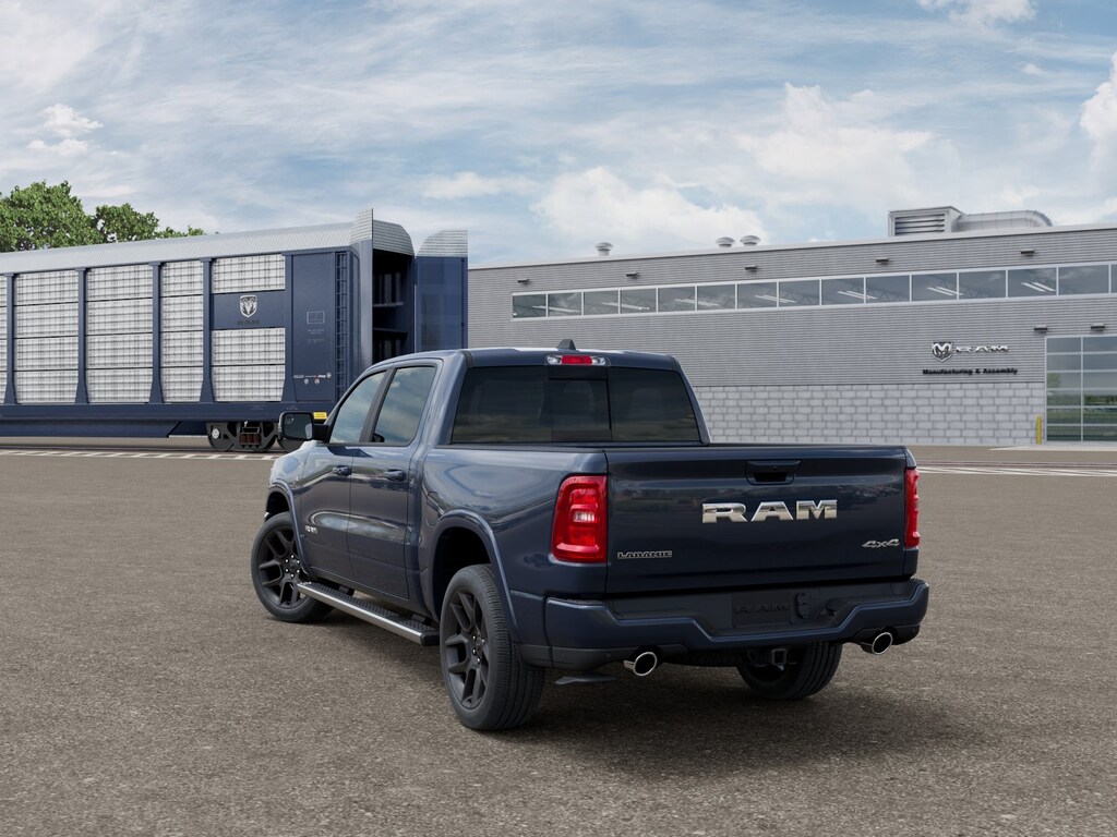 New 2026 Ram 1500 LARAMIE CREW CAB 4X4 5'7 BOX Pickup