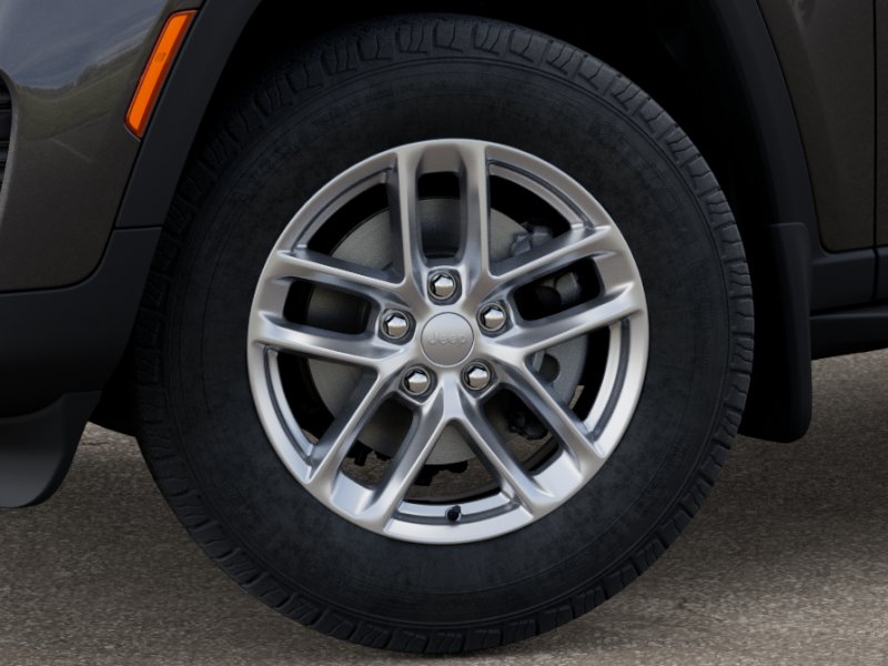 2025 Jeep Grand Cherokee Laredo photo 3