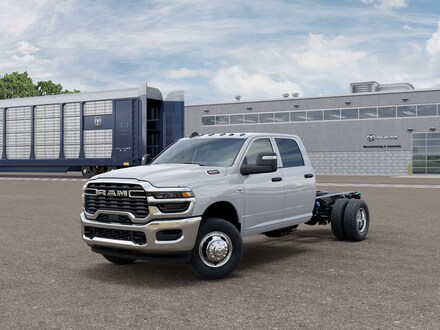 2026 Ram 3500 Chassis Cab TRADESMAN CREW   4X4 60' CA Pickup