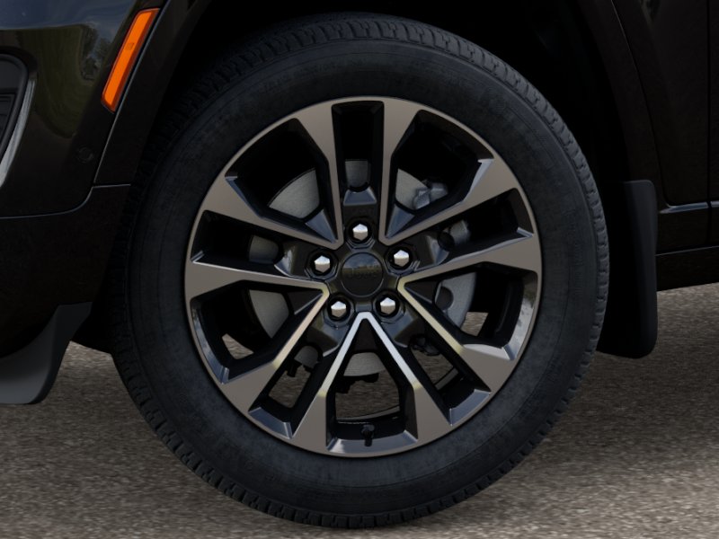 2025 Jeep Grand Cherokee Overland photo 2