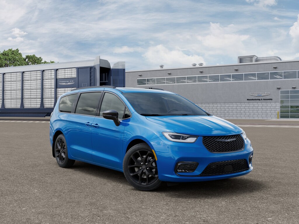 New 2026 Chrysler Pacifica LIMITED AWD Passenger Van