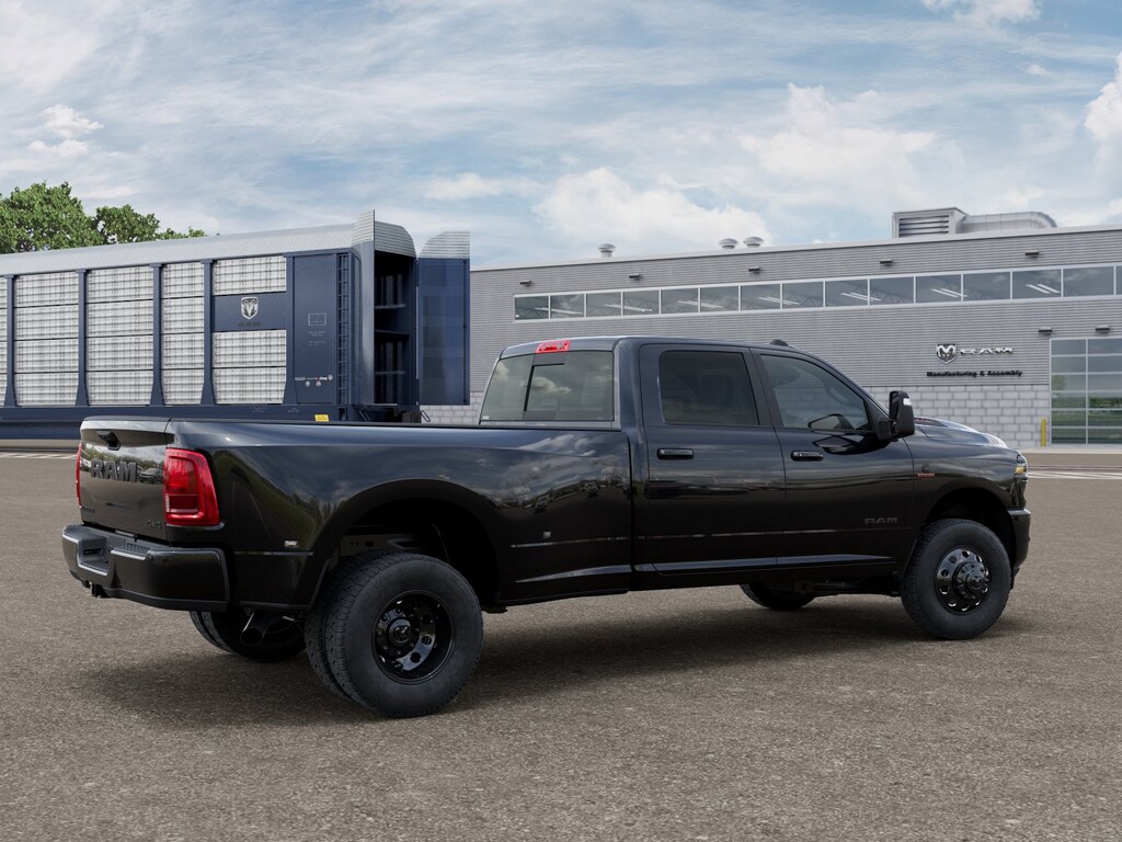 New 2026 Ram 3500 LARAMIE CREW CAB 4X4 8' BOX Pickup