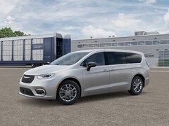 2026 Chrysler Pacifica Select Passenger Van