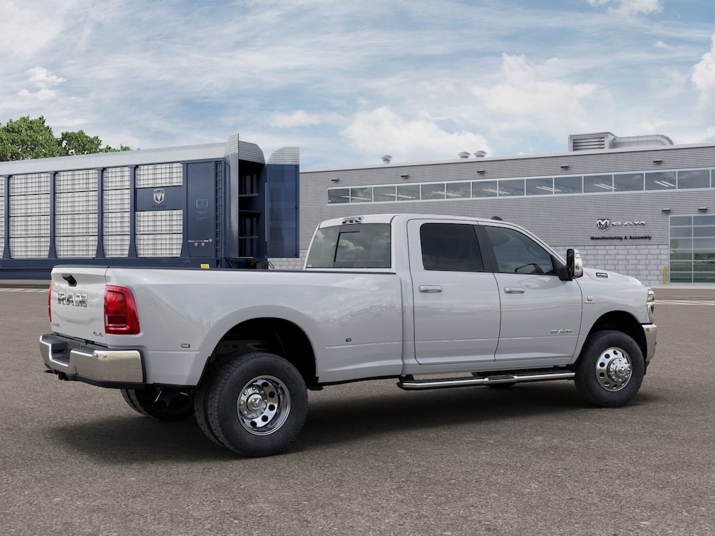 New 2026 Ram 3500 LARAMIE CREW CAB 4X4 8' BOX Pickup