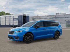 2026 Chrysler Pacifica LIMITED AWD Passenger Van