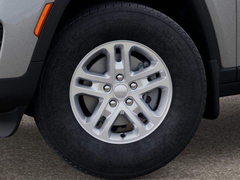 2025 Jeep Grand Cherokee Laredo Altitude photo 2