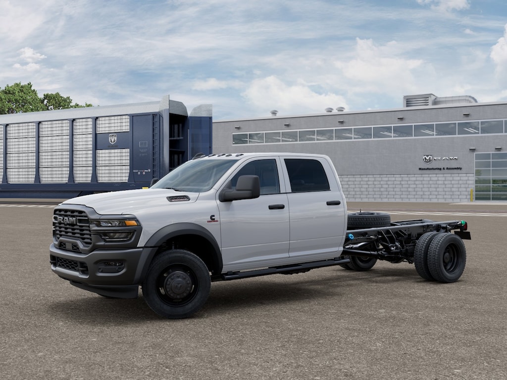 New 2026 Ram 5500 Chassis Cab TRADESMAN CREW 4X4 84' CA Pickup
